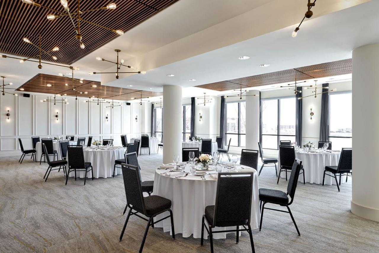 Courtyard By Marriott Calgary South Hotel Buitenkant foto