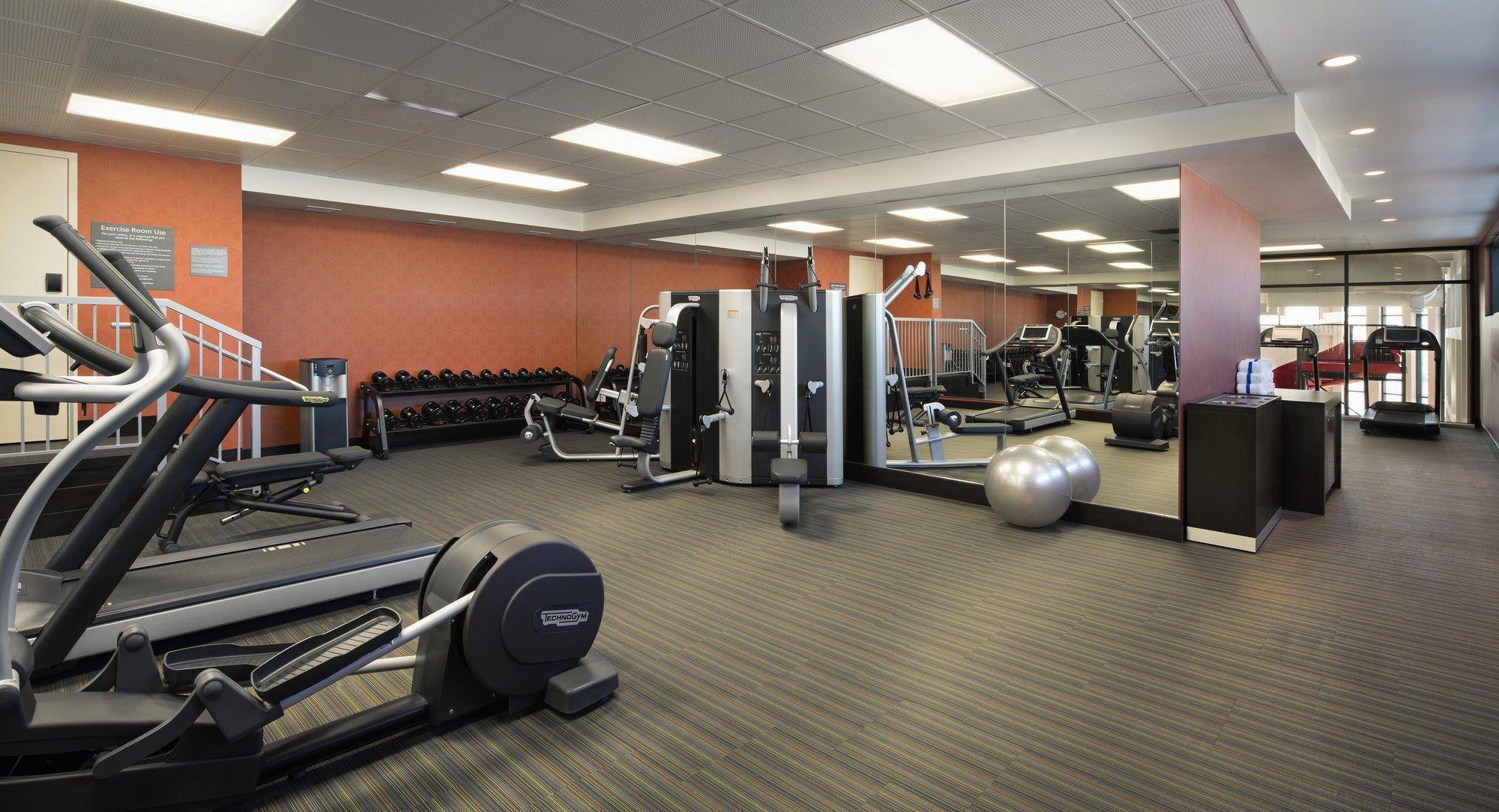 Courtyard By Marriott Calgary South Hotel Buitenkant foto