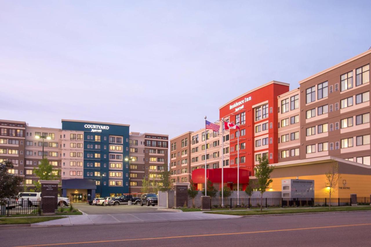 Courtyard By Marriott Calgary South Hotel Buitenkant foto