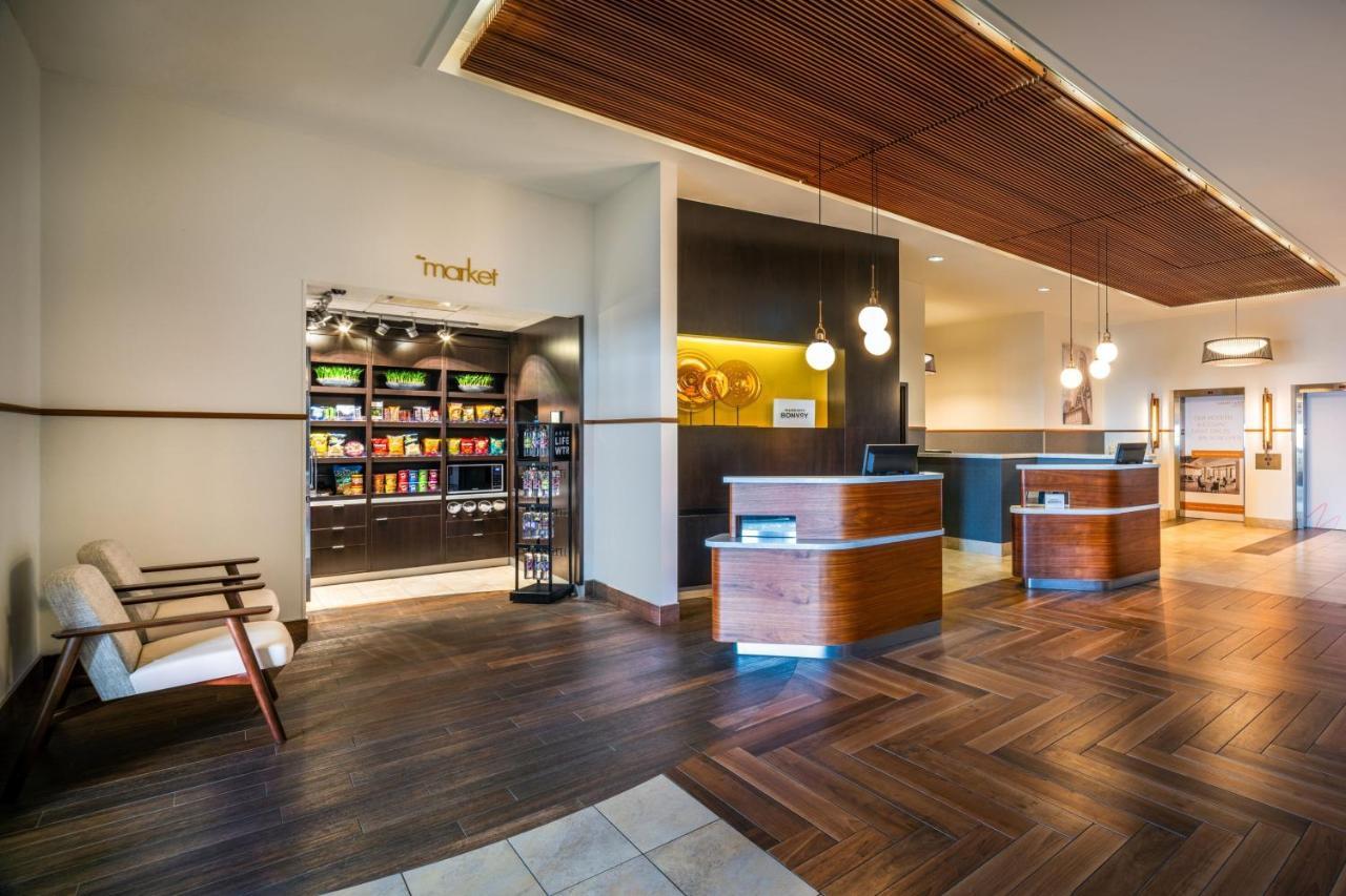 Courtyard By Marriott Calgary South Hotel Buitenkant foto