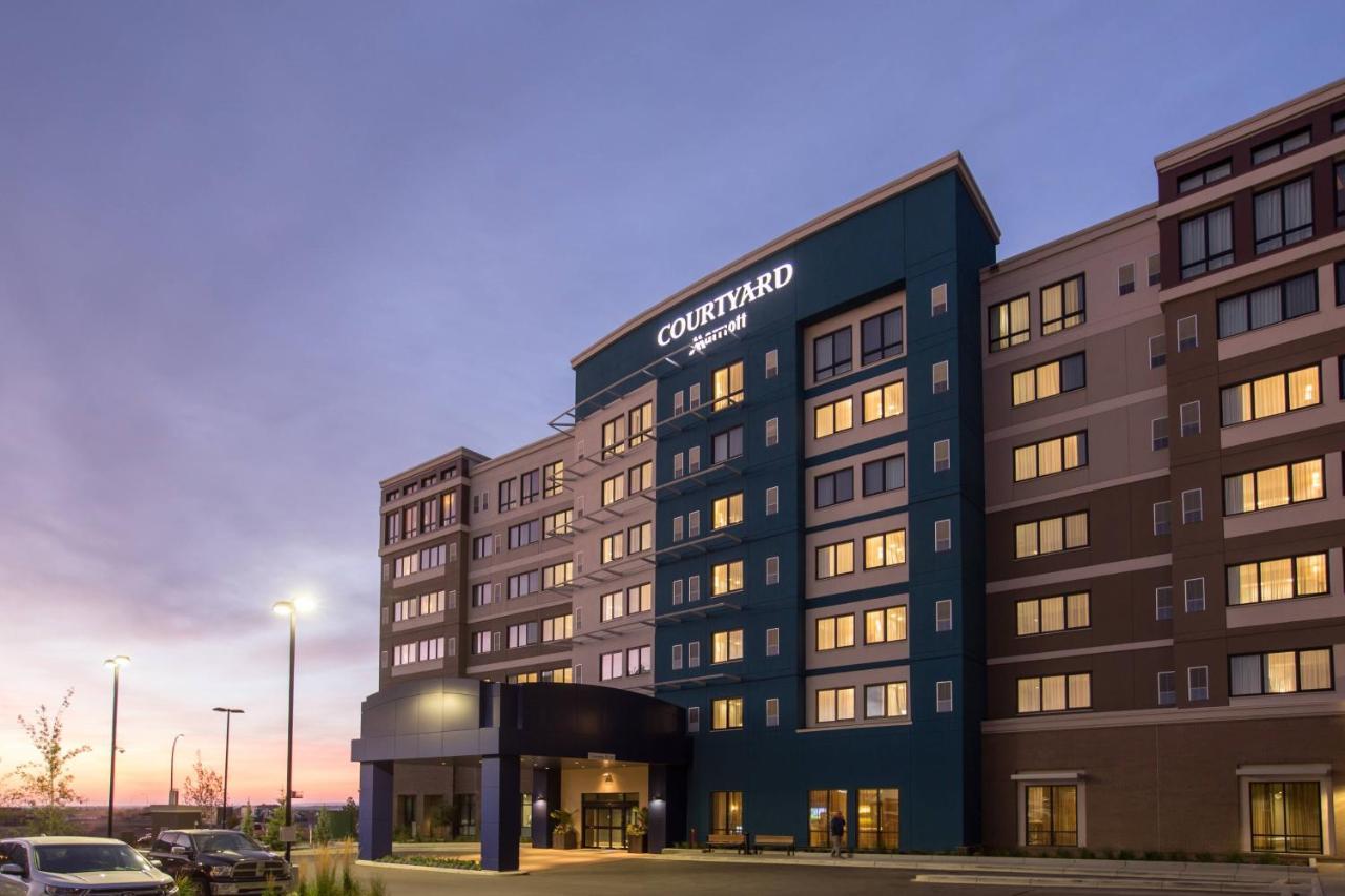 Courtyard By Marriott Calgary South Hotel Buitenkant foto