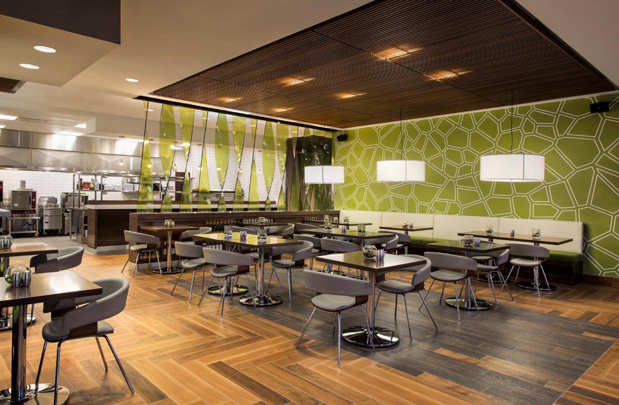 Courtyard By Marriott Calgary South Hotel Buitenkant foto