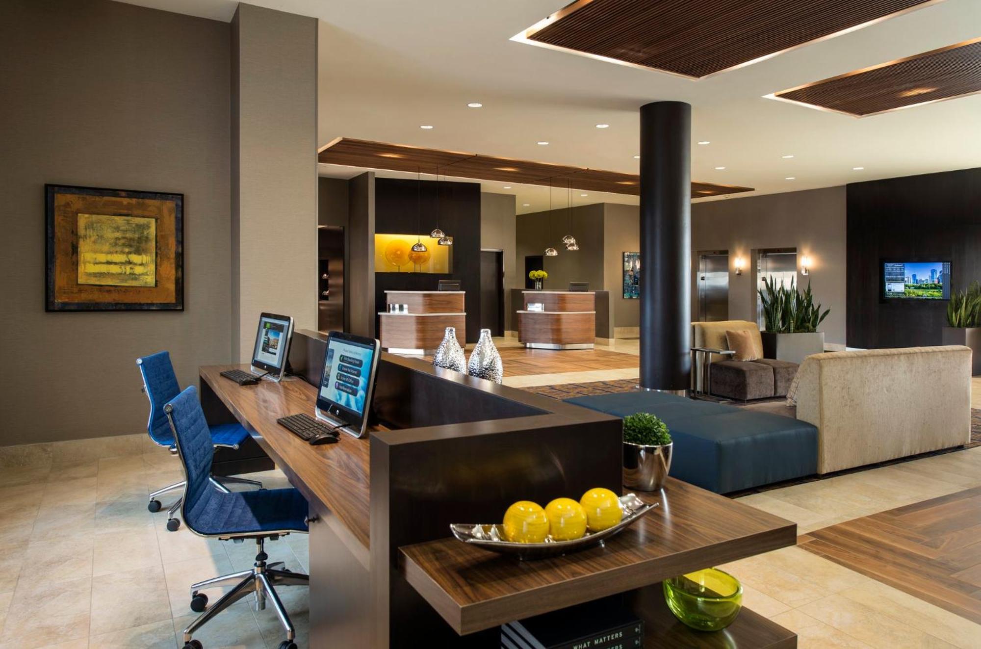 Courtyard By Marriott Calgary South Hotel Buitenkant foto