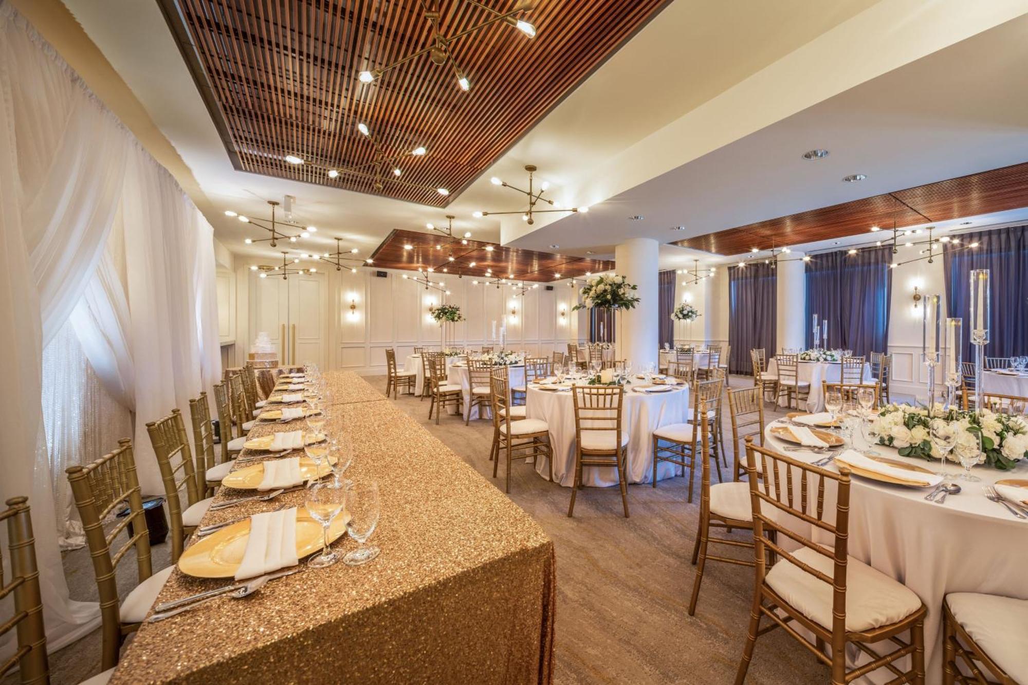 Courtyard By Marriott Calgary South Hotel Buitenkant foto