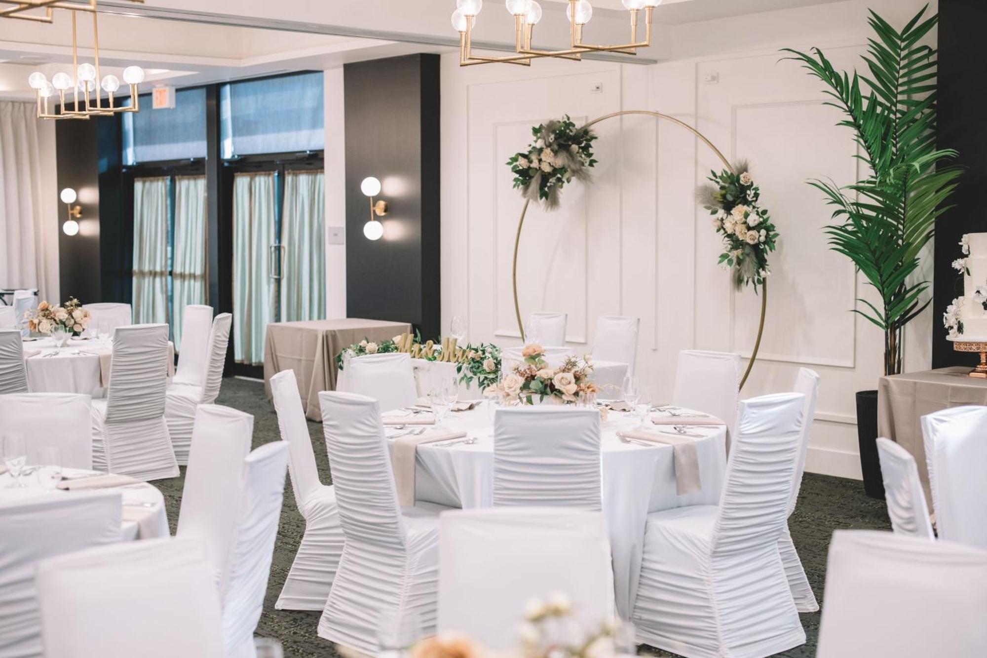 Courtyard By Marriott Calgary South Hotel Buitenkant foto