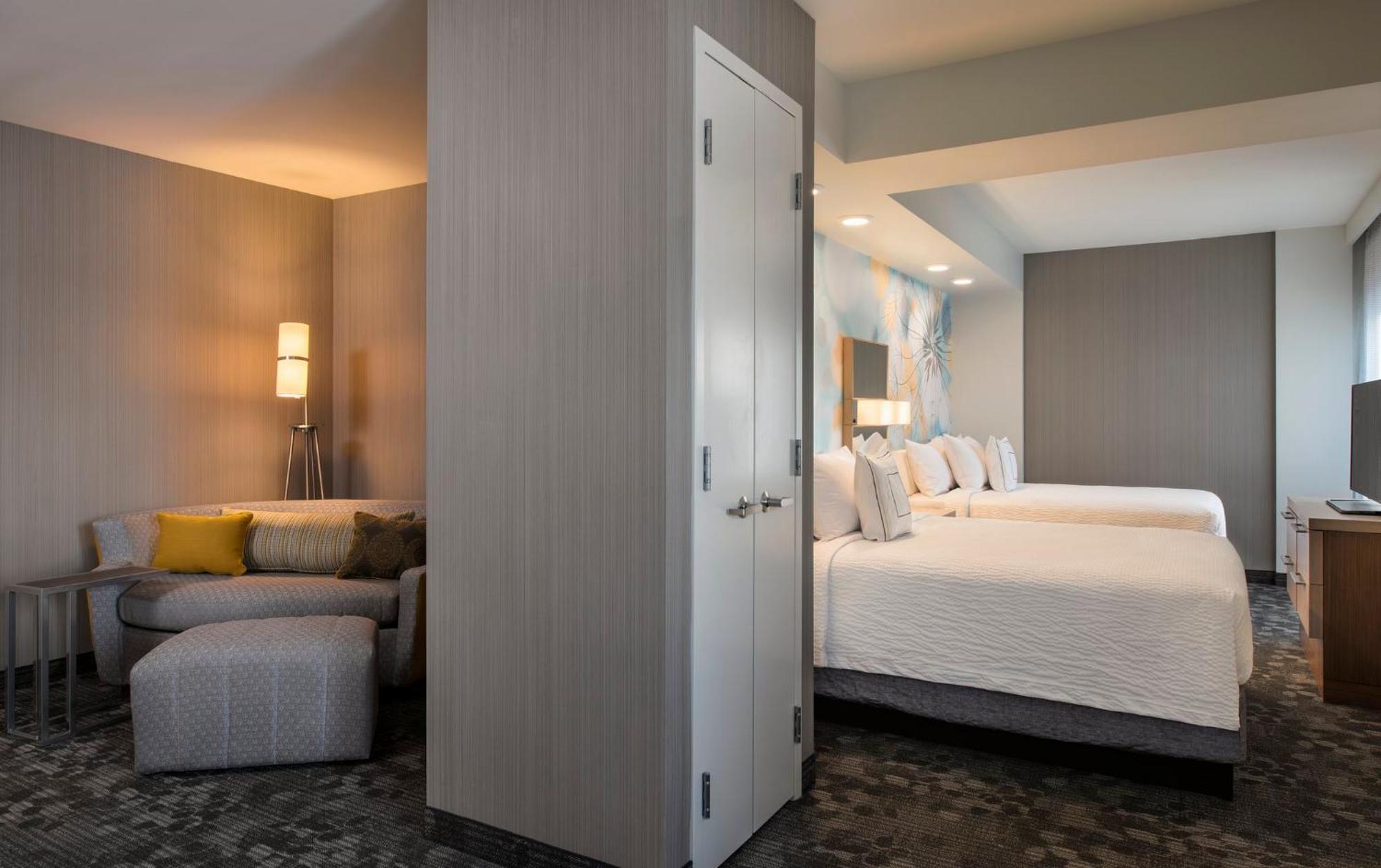 Courtyard By Marriott Calgary South Hotel Buitenkant foto