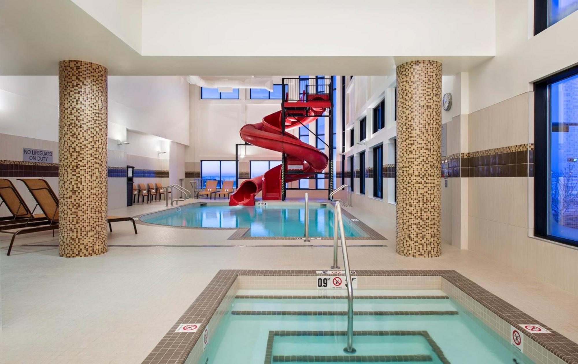 Courtyard By Marriott Calgary South Hotel Buitenkant foto