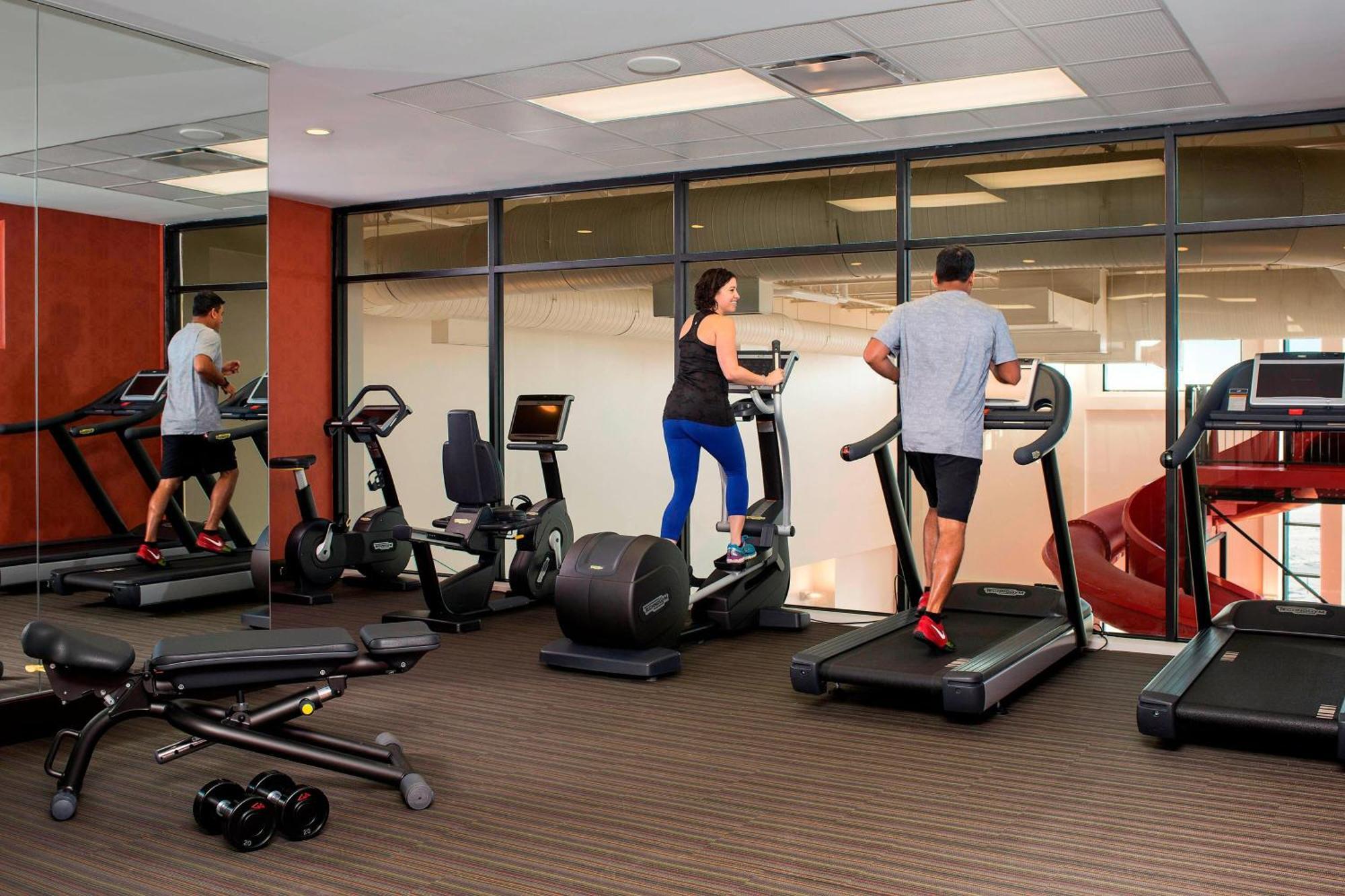 Courtyard By Marriott Calgary South Hotel Buitenkant foto