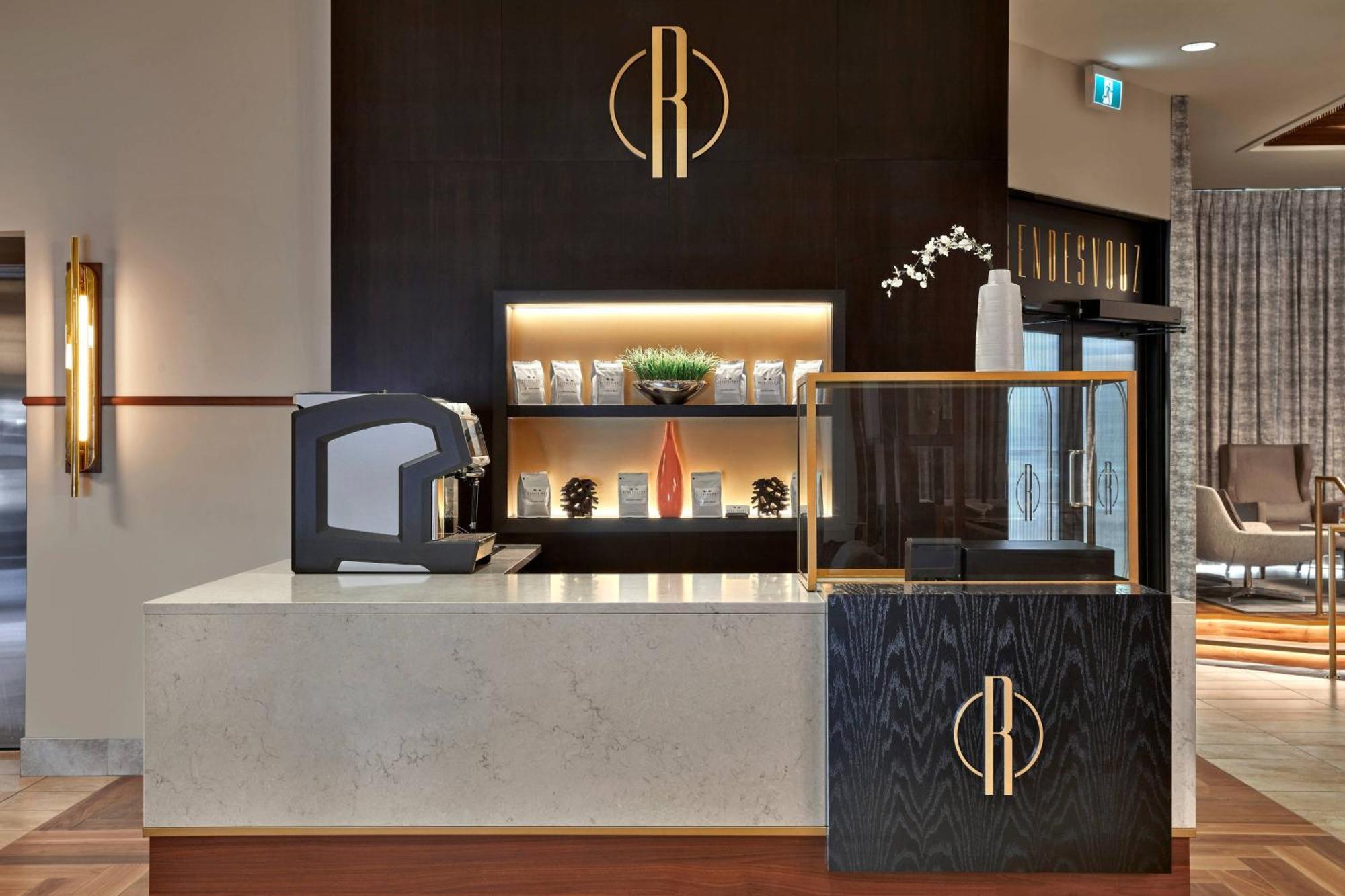 Courtyard By Marriott Calgary South Hotel Buitenkant foto