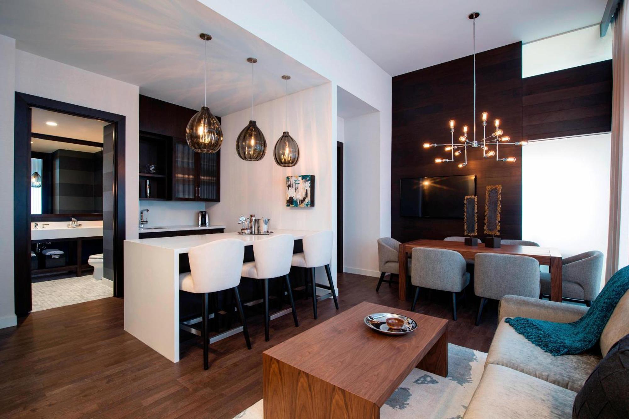 Courtyard By Marriott Calgary South Hotel Buitenkant foto