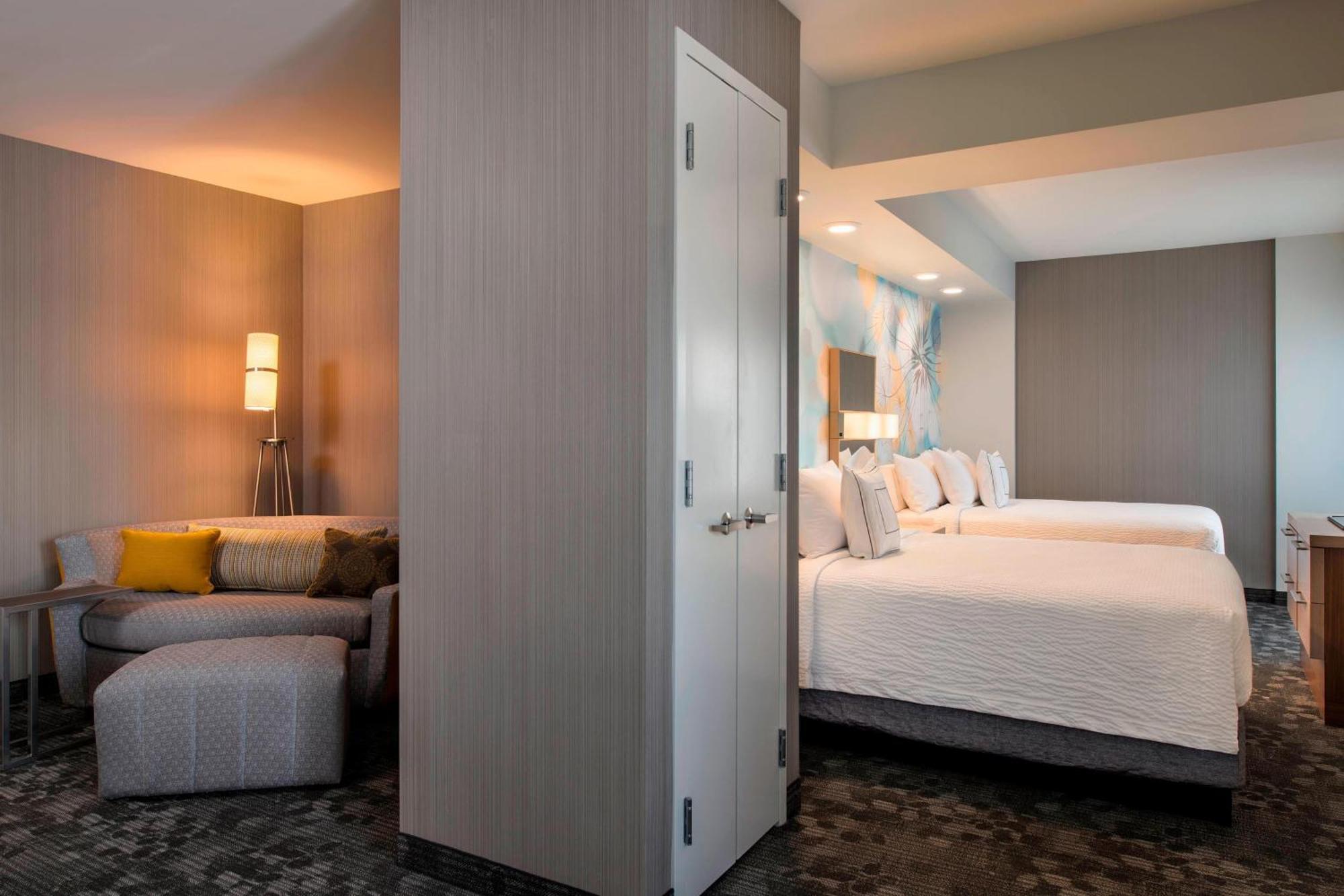 Courtyard By Marriott Calgary South Hotel Buitenkant foto