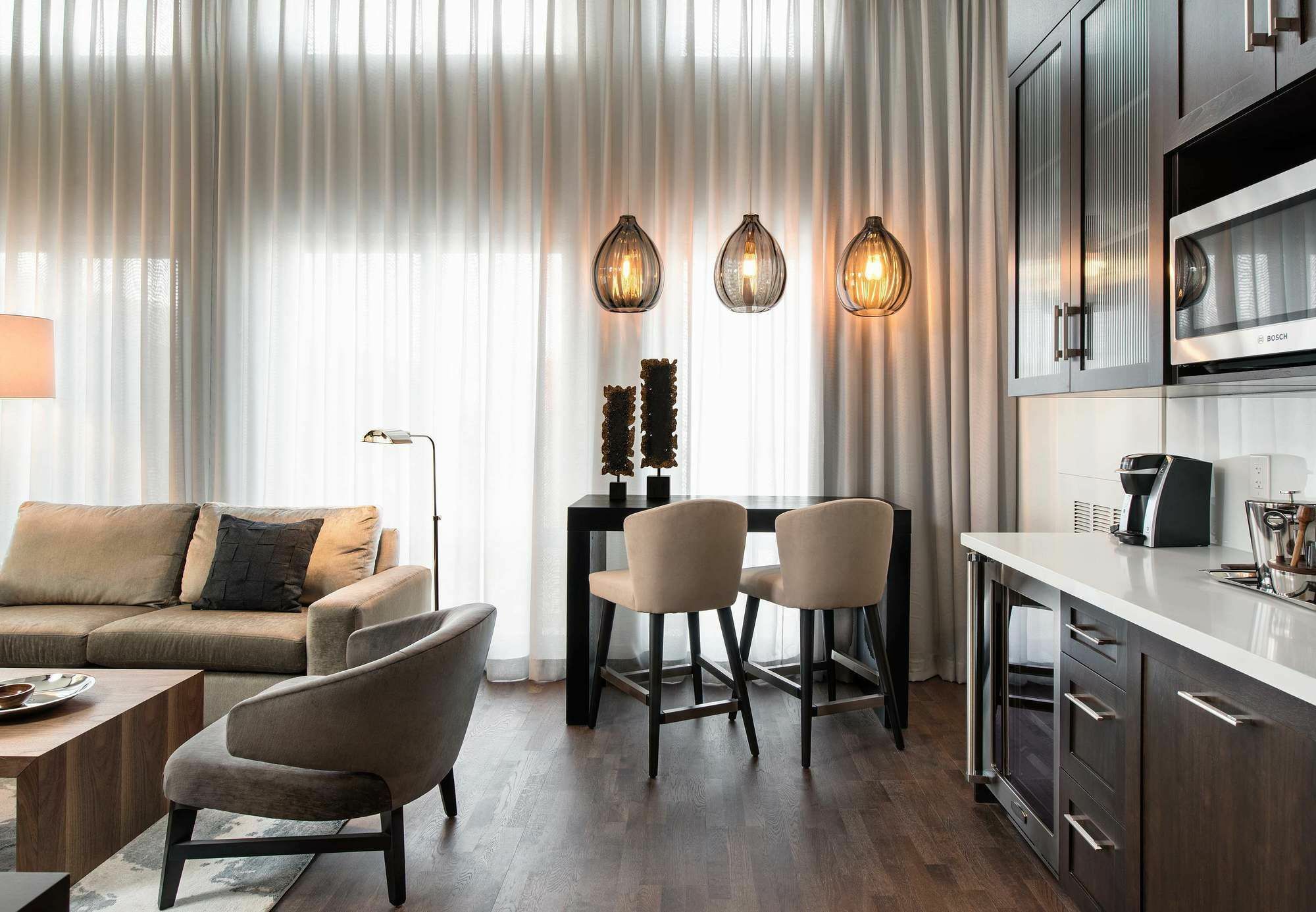 Courtyard By Marriott Calgary South Hotel Buitenkant foto