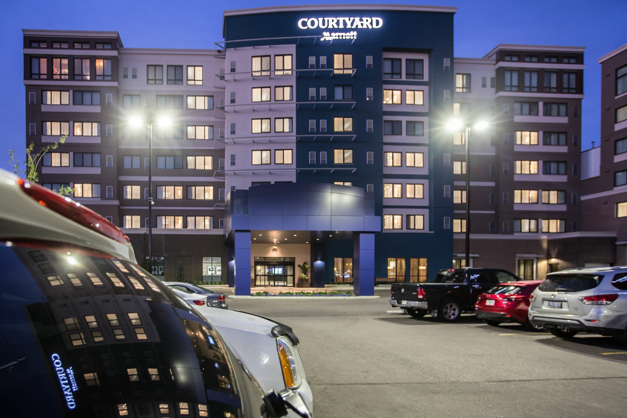 Courtyard By Marriott Calgary South Hotel Buitenkant foto