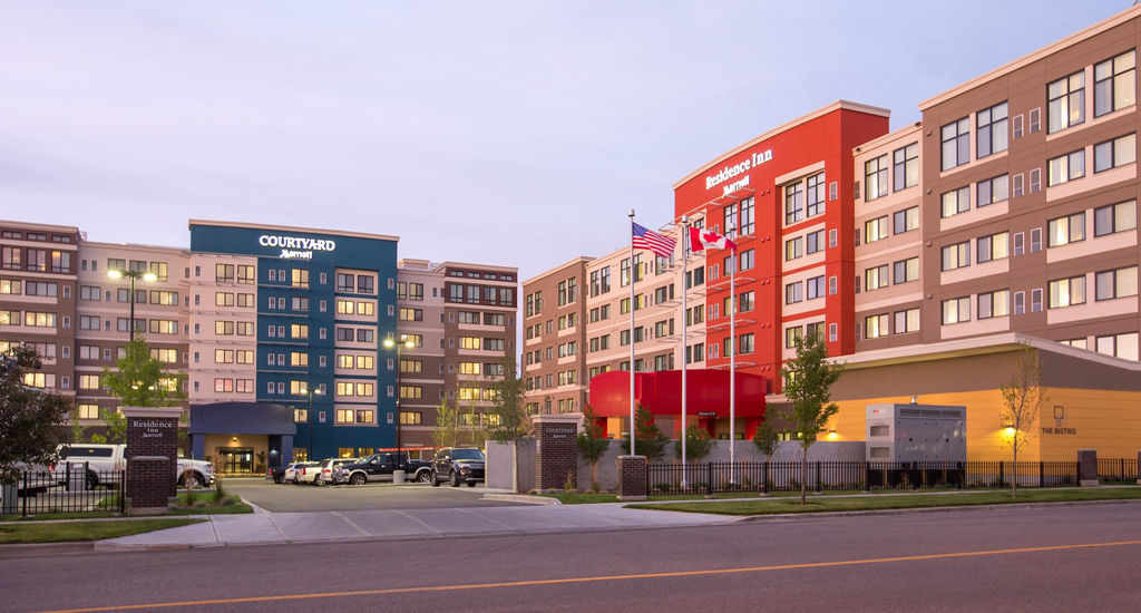 Courtyard By Marriott Calgary South Hotel Buitenkant foto